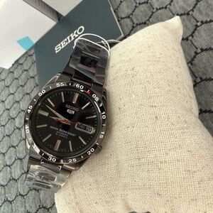 Seiko Box Set with White, Gray, and Black Packaging